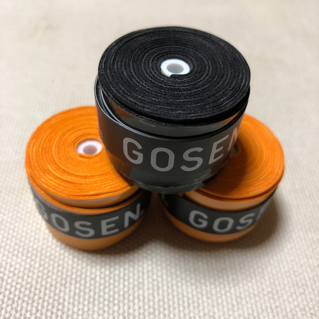 GOSEN(ゴーセン)のGOSENグリップテープ オレンジ2個と黒1個 計3個 スポーツ/アウトドアのスポーツ/アウトドア その他(バドミントン)の商品写真