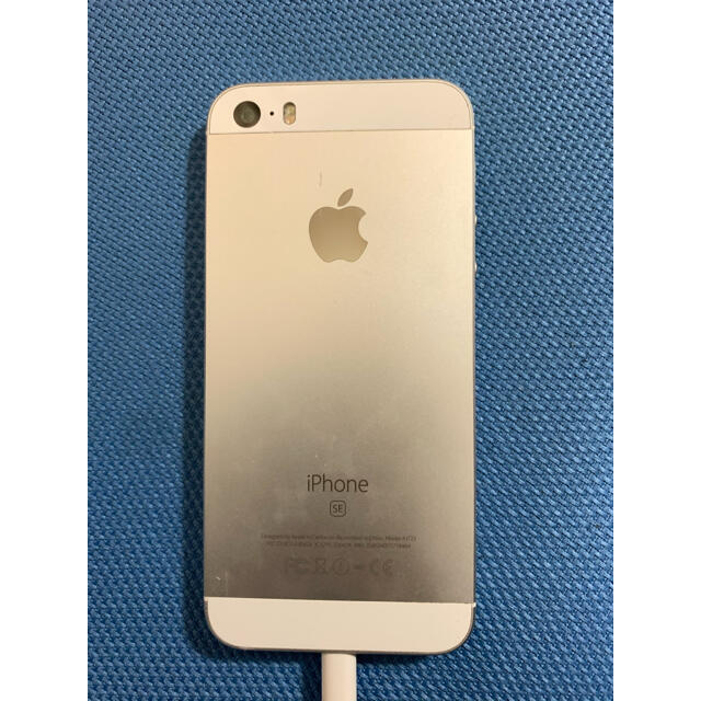 Apple(アップル)のiPhone SE 64GB シルバー 美品　中古 スマホ/家電/カメラのスマートフォン/携帯電話(スマートフォン本体)の商品写真