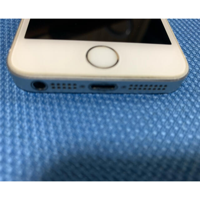 Apple(アップル)のiPhone SE 64GB シルバー 美品　中古 スマホ/家電/カメラのスマートフォン/携帯電話(スマートフォン本体)の商品写真