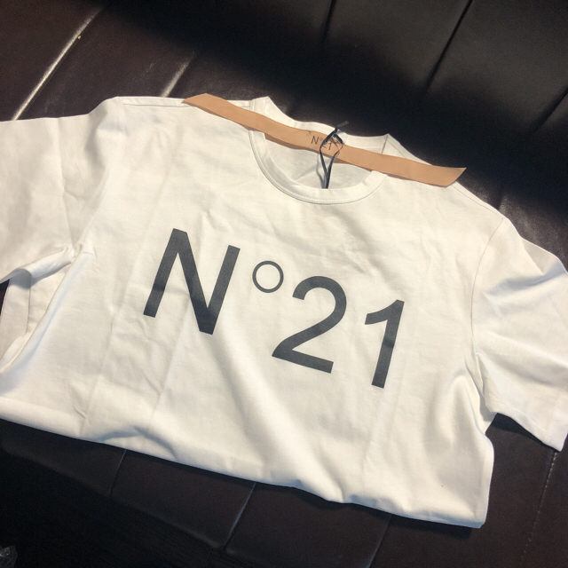 新品　N21 ヌメロヴェントゥーノ　38 白Tシャツ　ロゴTシャツ