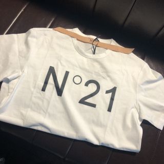 ヌメロヴェントゥーノ(N°21)の新品　N21 ヌメロヴェントゥーノ　38 白Tシャツ　ロゴTシャツ(Tシャツ(半袖/袖なし))