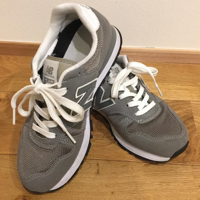 New Balance(ニューバランス)のニューバランス　グレー　スニーカー　23.0cm レディースの靴/シューズ(スニーカー)の商品写真