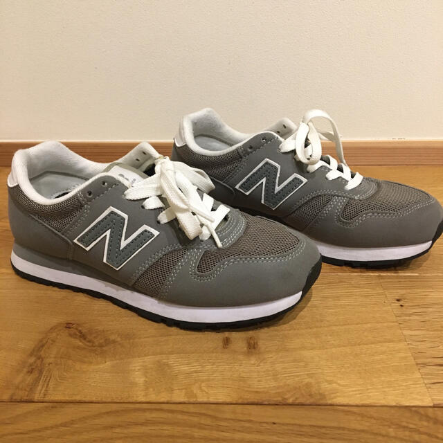 New Balance(ニューバランス)のニューバランス　グレー　スニーカー　23.0cm レディースの靴/シューズ(スニーカー)の商品写真