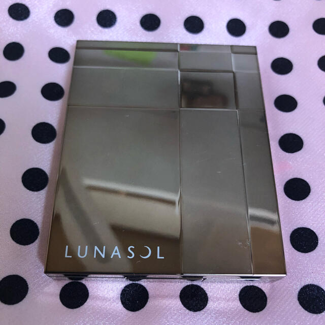 LUNASOL(ルナソル)の【新品】LUNASOL カラフルスカイアイズ01 コスメ/美容のベースメイク/化粧品(アイシャドウ)の商品写真