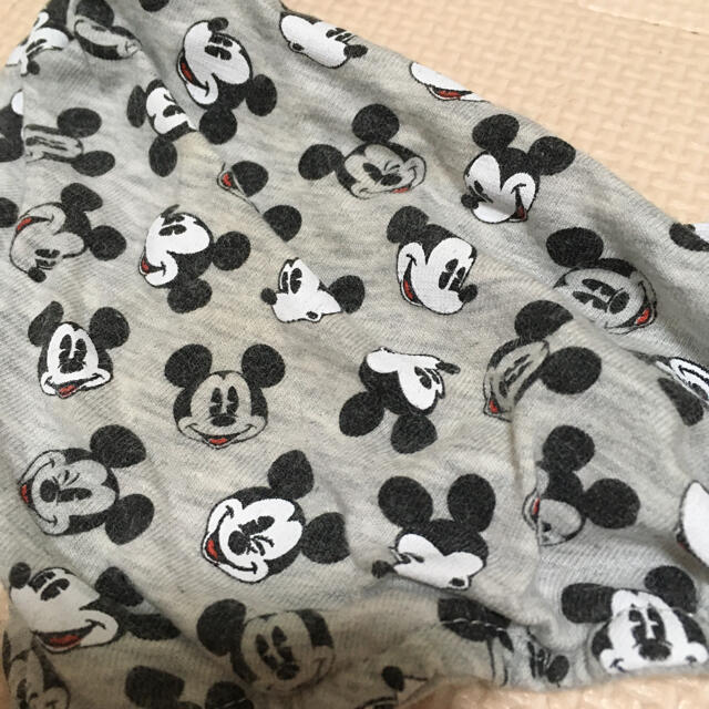 H&M(エイチアンドエム)の最終値下げ価格！H&M Mickey Mouseスタイ キッズ/ベビー/マタニティのこども用ファッション小物(ベビースタイ/よだれかけ)の商品写真