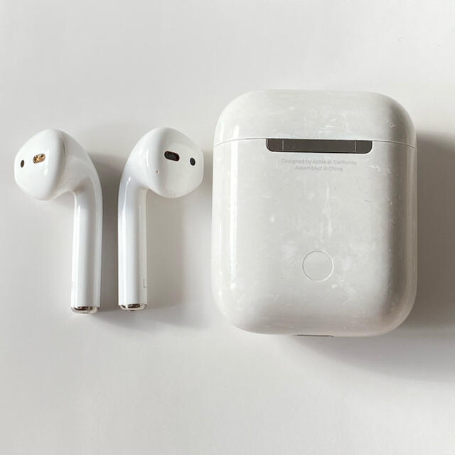 Apple(アップル)のAirPods（エアポッズ）第一世代 スマホ/家電/カメラのオーディオ機器(ヘッドフォン/イヤフォン)の商品写真