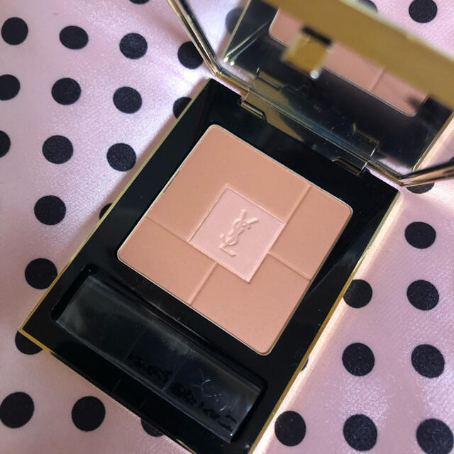 Yves Saint Laurent Beaute(イヴサンローランボーテ)の【新品】YSL ブラッシュヴォリュプテ9 コスメ/美容のベースメイク/化粧品(チーク)の商品写真