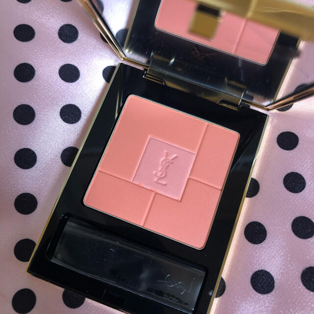 Yves Saint Laurent Beaute(イヴサンローランボーテ)の【新品】YSL ブラッシュヴォリュプテ8 コスメ/美容のベースメイク/化粧品(チーク)の商品写真