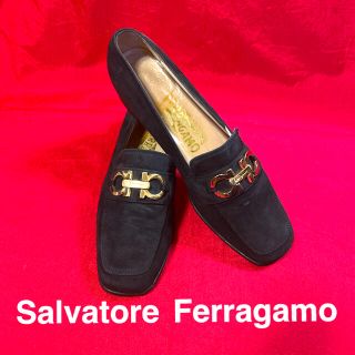 サルヴァトーレフェラガモ(Salvatore Ferragamo)の［フェラガモ］スエード パンプス(ハイヒール/パンプス)