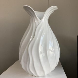 ザラホーム(ZARA HOME)の【美品】ザラホーム　インテリア　花瓶　白　陶器(花瓶)