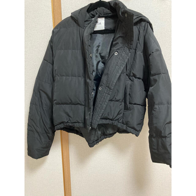 GYDA(ジェイダ)のGYDAショートダウンコート ブラック レディースのジャケット/アウター(ダウンジャケット)の商品写真