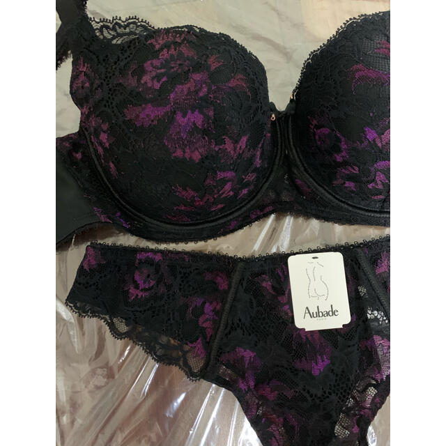 LA PERLA(ラペルラ)のAUBADEオーバドゥAMOUREUSE 75E/3 定価3.5万 レディースの下着/アンダーウェア(ブラ&ショーツセット)の商品写真