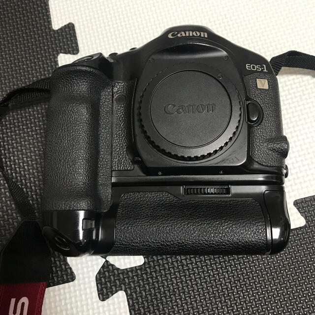 Canon(キヤノン)のCANON EOS-1V フィルムカメラ　ボディのみ スマホ/家電/カメラのカメラ(フィルムカメラ)の商品写真