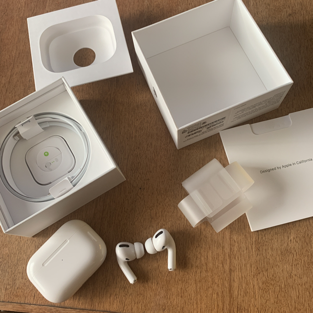 Apple(アップル)のAirpods pro  スマホ/家電/カメラのオーディオ機器(ヘッドフォン/イヤフォン)の商品写真