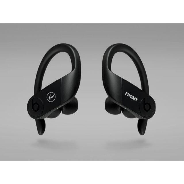 Apple(アップル)の藤原ヒロシ FRAGMENT × Beats Powerbeats Pro スマホ/家電/カメラのオーディオ機器(ヘッドフォン/イヤフォン)の商品写真