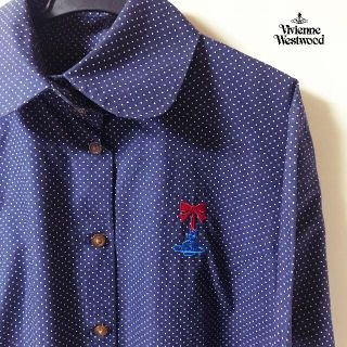 ヴィヴィアンウエストウッド(Vivienne Westwood)の【Vivienne Westwood】エッセンシャルORB ORBボタン シャツ(Tシャツ(長袖/七分))