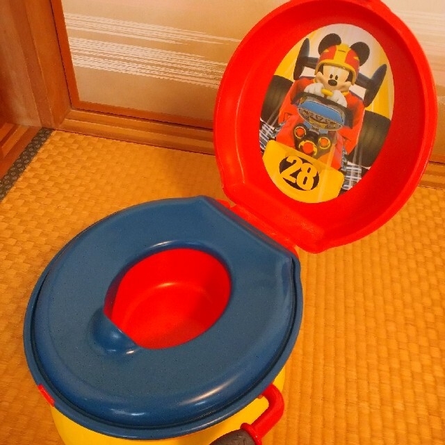 Disney(ディズニー)の🚽ミッキーおまる キッズ/ベビー/マタニティのおむつ/トイレ用品(ベビーおまる)の商品写真