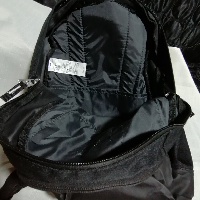 ナイキ　黒リュック　男女兼用 レディースのバッグ(リュック/バックパック)の商品写真