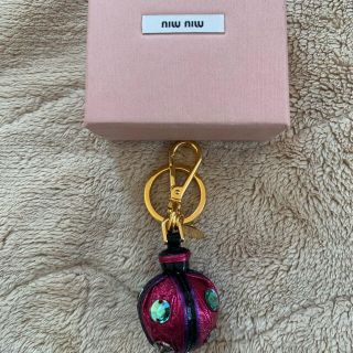 ミュウミュウ(miumiu)の※専用品※ミュウミュウ ビジューキーホルダー 新品未使用品 確実本物(キーホルダー)