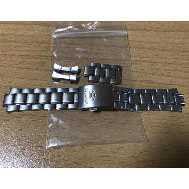 SEIKO(セイコー)のSEIKO 純正 20mm ブレスレット　ステンレス製　コマ付　シルバーコンビ メンズの時計(腕時計(アナログ))の商品写真