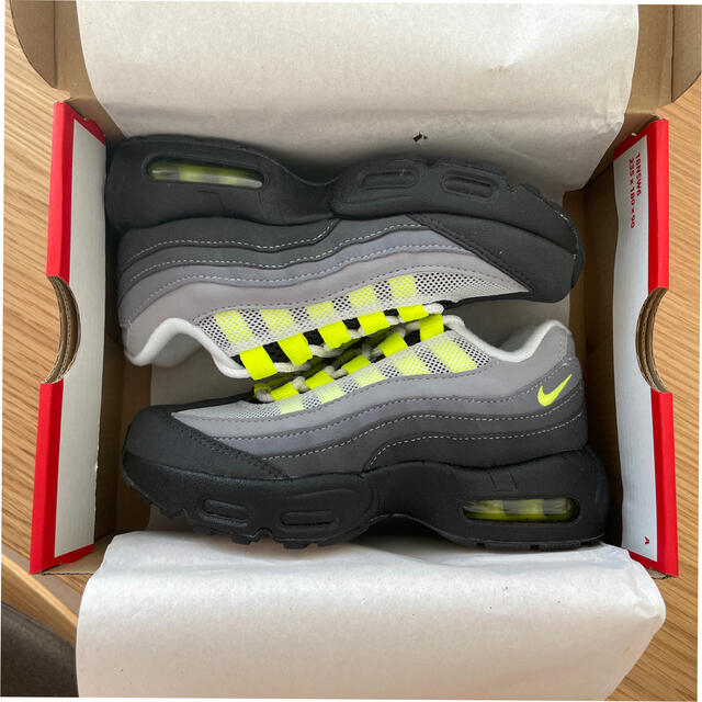 NIKE(ナイキ)のNIKE AIRMAX95 エアマックス95 イエローグラデ キッズ17cm メンズの靴/シューズ(スニーカー)の商品写真