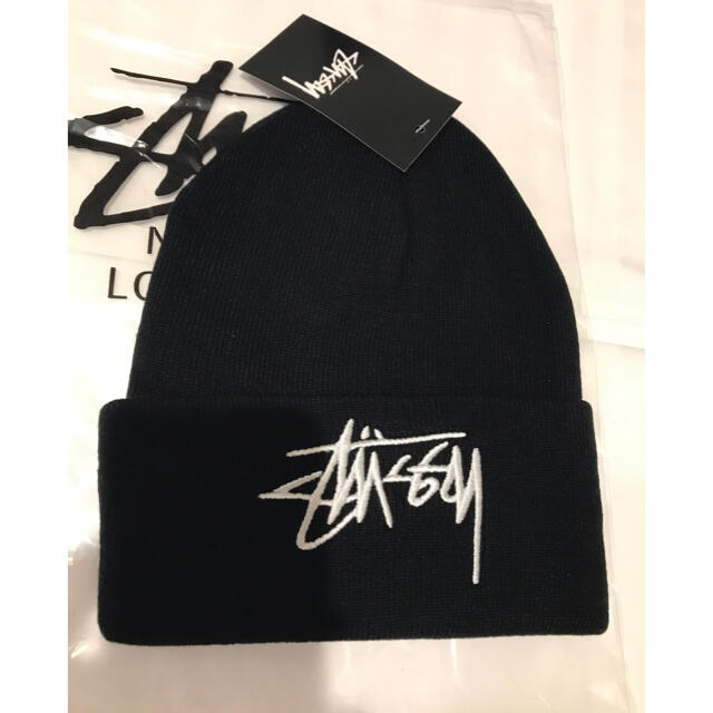 stussy ステューシー ニット帽 ロゴ刺繍 ブラック メンズの帽子(ニット帽/ビーニー)の商品写真
