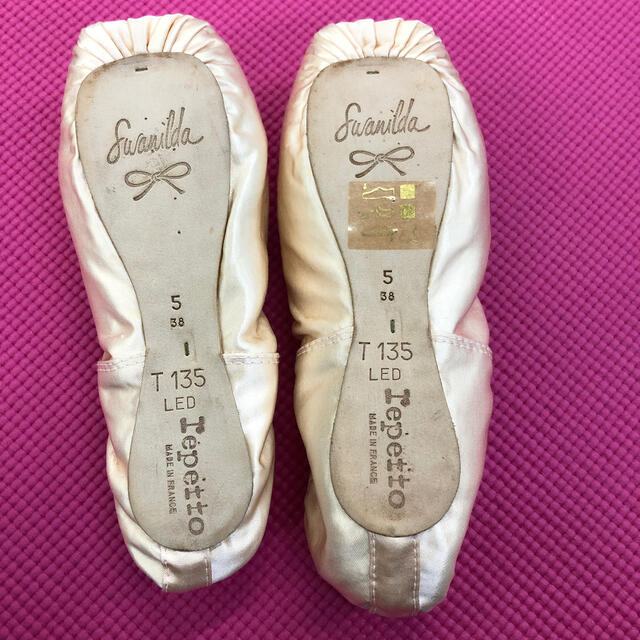 repetto(レペット)のrepettoトゥシューズT135スワニルダ38 スポーツ/アウトドアのスポーツ/アウトドア その他(ダンス/バレエ)の商品写真