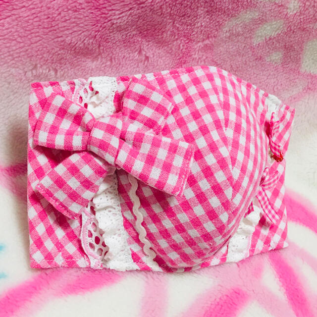 PINK HOUSE(ピンクハウス)のハンドメイド インナーマスク(ギンガムいちごチャーム付き) ハンドメイドのファッション小物(その他)の商品写真