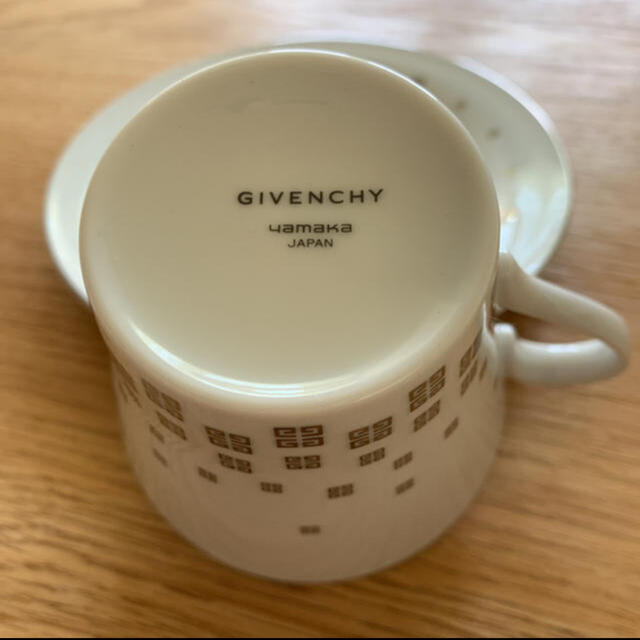 GIVENCHY(ジバンシィ)のジバンシー　カップ&ソーサー　2セット インテリア/住まい/日用品のキッチン/食器(グラス/カップ)の商品写真