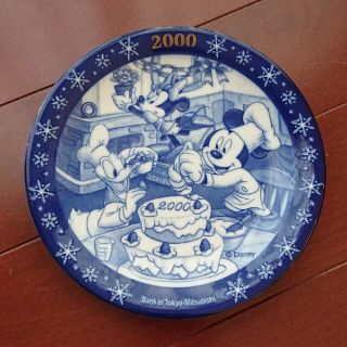 ノリタケ(Noritake)の2000年  ミッキーマウスと仲間たちのイヤープレート(キャラクターグッズ)