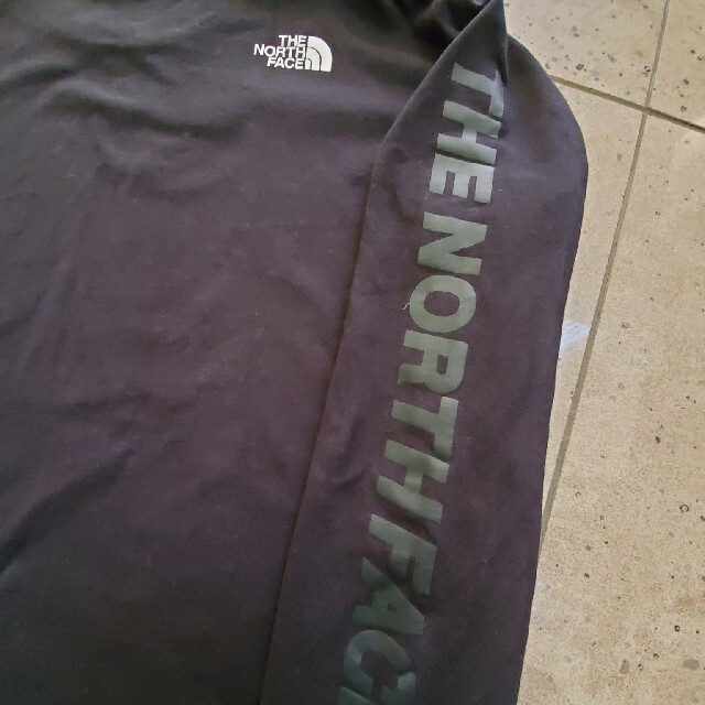 THE NORTH FACE(ザノースフェイス)のロングスリーブスクエアロゴティー(ブラック) メンズのトップス(Tシャツ/カットソー(七分/長袖))の商品写真