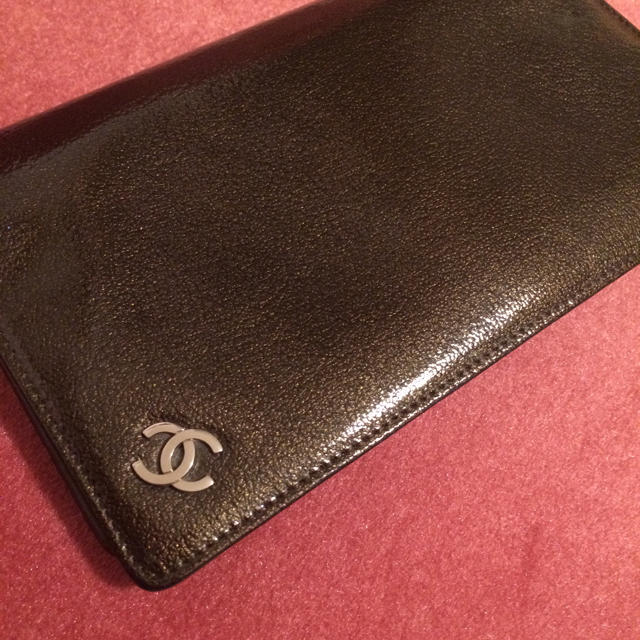 極美品 CHANEL エナメル 折り財布 ココマーク シルバー金具 ホック 黒