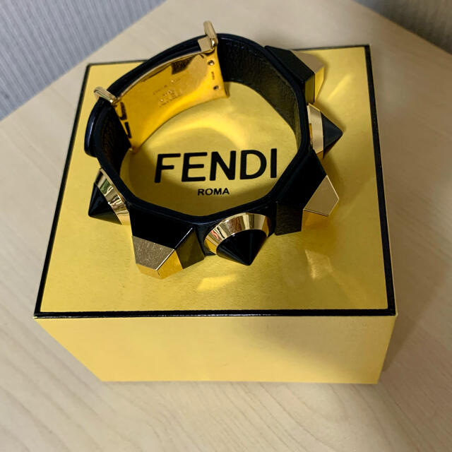 【希少！！】 FENDI 黒ブレスレット(値引前3万5千円) FENDI - ブレスレット