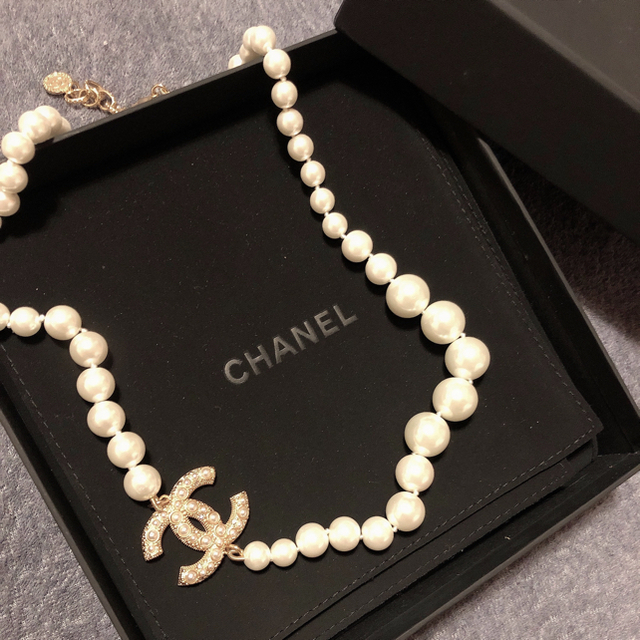 CHANEL(シャネル)の【確実正規品】シャネル　CHANEL 100周年記念　パール ネックレス レディースのアクセサリー(ネックレス)の商品写真