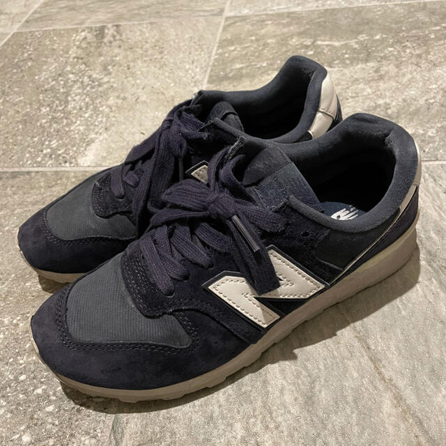 New Balance(ニューバランス)のニューバランス スニーカー 996 紺色(ネイビー) 22センチ レディースの靴/シューズ(スニーカー)の商品写真