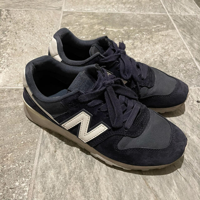 New Balance(ニューバランス)のニューバランス スニーカー 996 紺色(ネイビー) 22センチ レディースの靴/シューズ(スニーカー)の商品写真