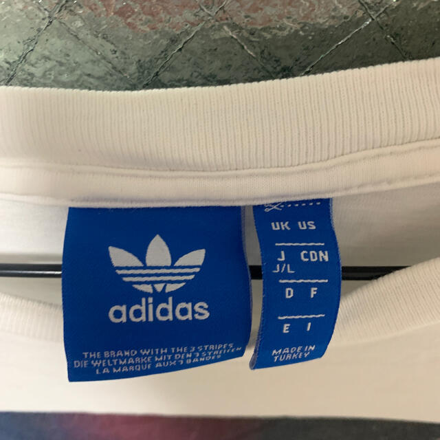 adidas(アディダス)のadidas 白Tシャツ メンズのトップス(Tシャツ/カットソー(半袖/袖なし))の商品写真