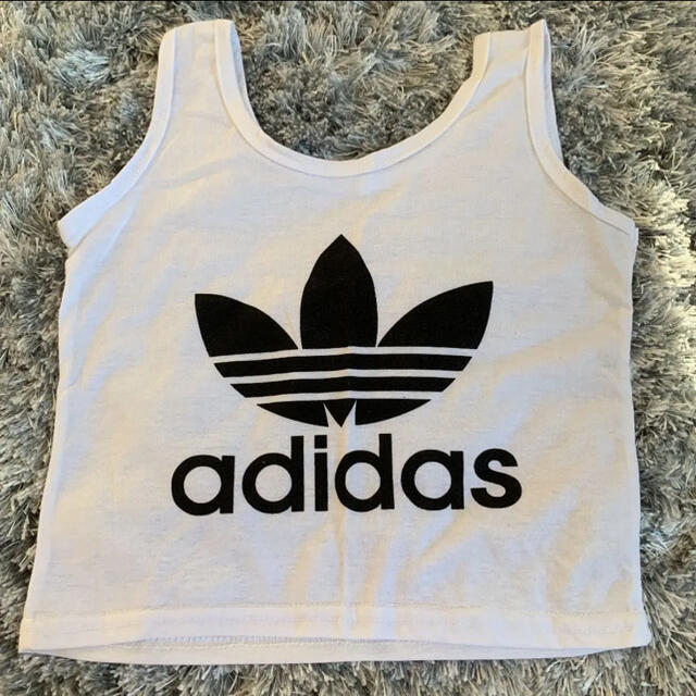 adidas(アディダス)のアディダス　タンクトップ　インポート　へそ出し レディースのトップス(タンクトップ)の商品写真