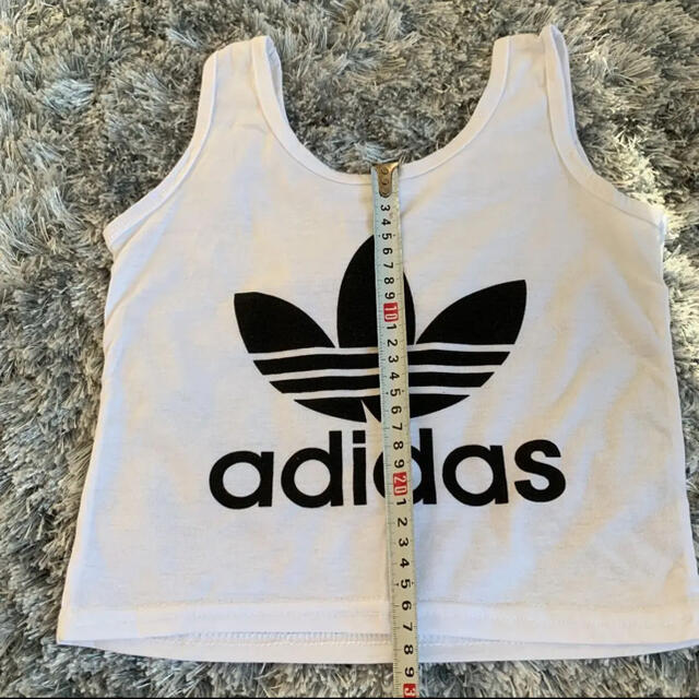 adidas(アディダス)のアディダス　タンクトップ　インポート　へそ出し レディースのトップス(タンクトップ)の商品写真