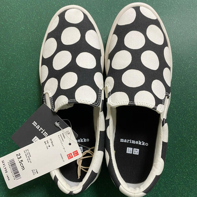 marimekko(マリメッコ)のUNIQLO × marimekko スニーカー　23.5cm レディースの靴/シューズ(スリッポン/モカシン)の商品写真