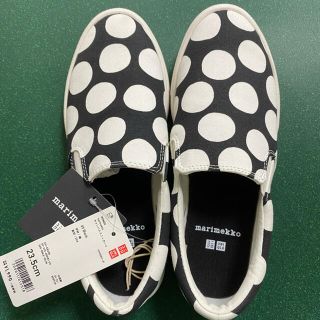 マリメッコ(marimekko)のUNIQLO × marimekko スニーカー　23.5cm(スリッポン/モカシン)