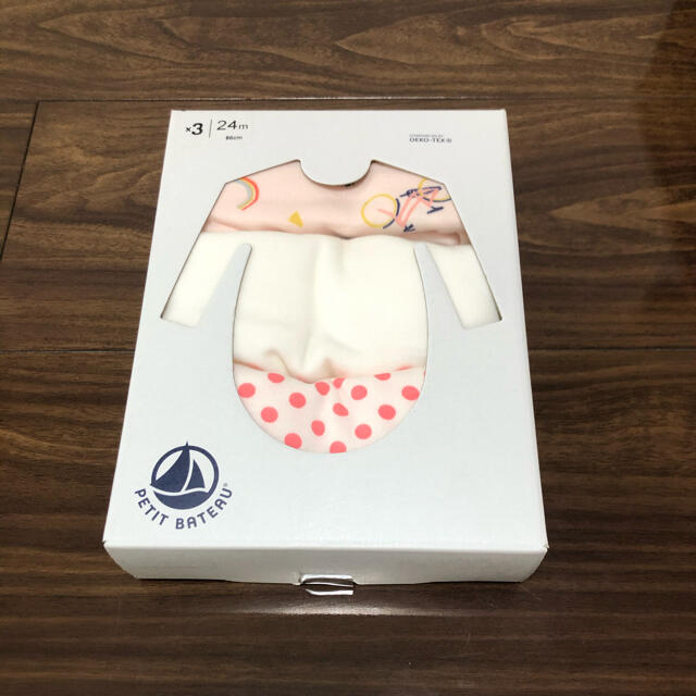 PETIT BATEAU(プチバトー)のプチバトー　新品ボディ　ロンパース　3枚組　18m/81cm キッズ/ベビー/マタニティのベビー服(~85cm)(ロンパース)の商品写真