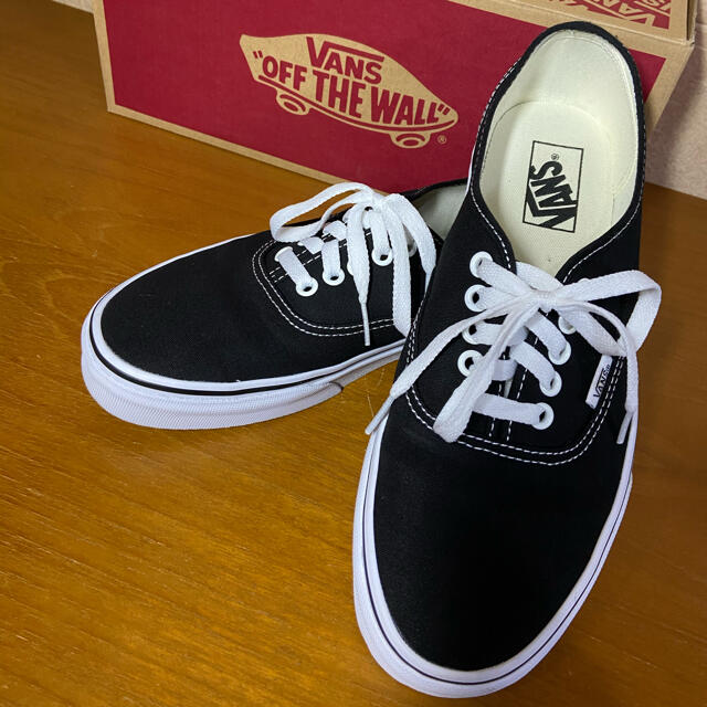 VANS(ヴァンズ)の《専用》no.5★美品★ VANS AUTHENTIC ブラック　26.5cm メンズの靴/シューズ(スニーカー)の商品写真