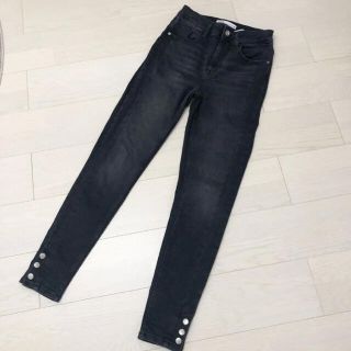 ザラ(ZARA)の【ZARA/ザラ】裾ボタンスキニーデニムパンツ(34/ブラック)(デニム/ジーンズ)