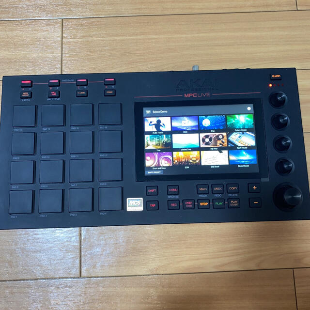 AKAI Professional MPC LIVE スターターセットのサムネイル