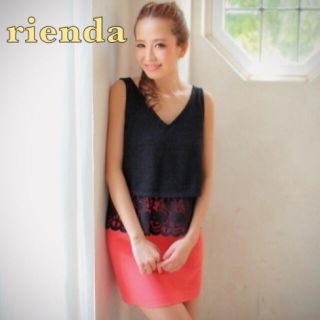 リエンダ(rienda)の美品！リエンダ　透け感が可愛いレース付きブラックラメトップス(カットソー(半袖/袖なし))