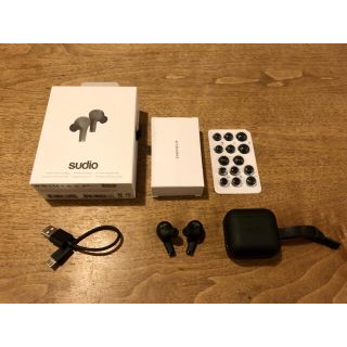 新品　未開封品　イヤホン　SUDIO ETT