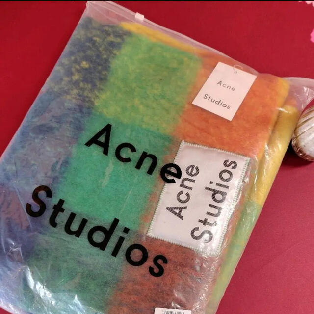 ACNE(アクネ)の【新品】acne studios チェックマフラー レディースのファッション小物(マフラー/ショール)の商品写真