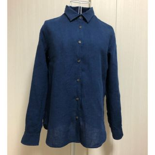 ユニクロ(UNIQLO)の美品　ユニクロ　リネンシャツ　麻シャツ　デニム風　ネイビー　インディゴ　長袖　(シャツ/ブラウス(長袖/七分))