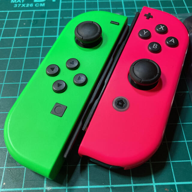 Joyconジョイコン  ★スプラカラ〜★ ストラップ付き‼️ 作動品